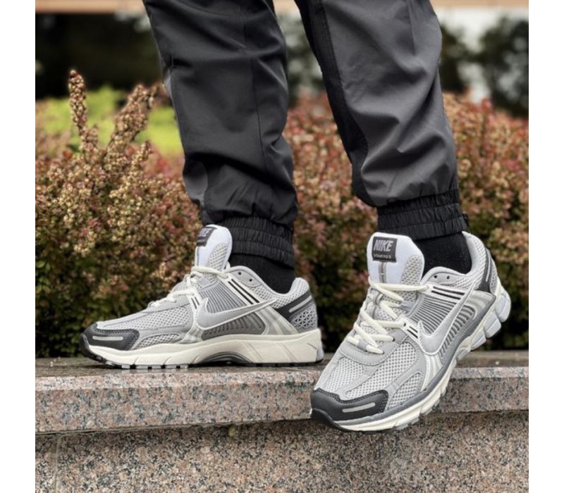 Кроссовки Nike Air Zoom Vomero 5 Light Grey