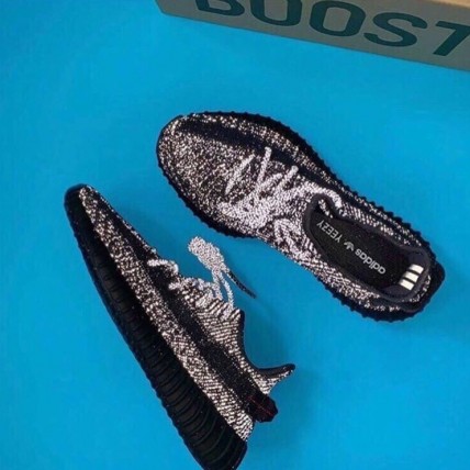 Кроссовки Yeezy 350 Black All Revlective (реплика высокого качества)